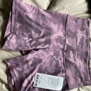 Lululemon Align 6” pink camo